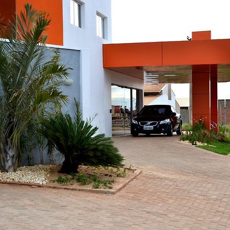sempreHotel Três Lagoas Exterior foto