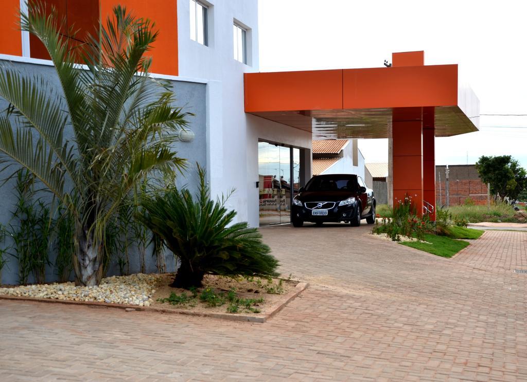 sempreHotel Três Lagoas Exterior foto