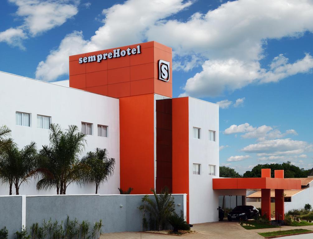 sempreHotel Três Lagoas Exterior foto