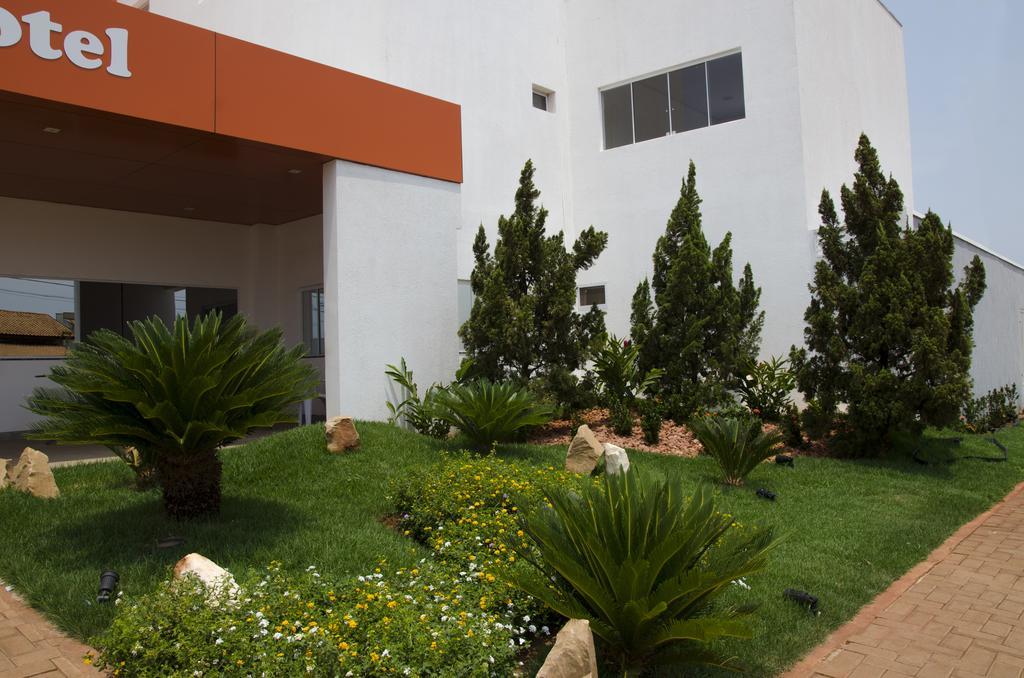 sempreHotel Três Lagoas Exterior foto